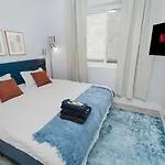 Pilsen Art Center Family Friendly 3Br Retreat With Free Parking Near Medical District, Douglas Park And University Illinois Chicago