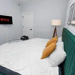 Spacious 3Br Family Oasis Sleeps 8 With Free Parking Near Medical District, Douglas Park And University Of Illinois Chicago