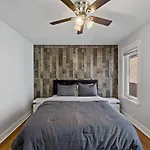 Midway Paradise With Kids Room