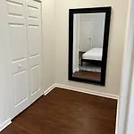 Sunlit Studio With City Charm - Lunt Studio Rep