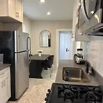1br, Stylish With Workspace *