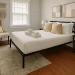 1Br 1Ba Windy City Hideout - Lockwood Rep