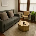 1Br 1Ba Windy City Hideout - Lockwood Rep