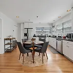 Old Town 3Bd 3Ba Coach House, Garage Parking Incl Home