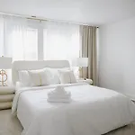 Sleeps 18 • 8Br • Game Room • Gym • Theater