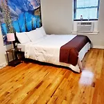 Entire Apartment In Heart Of Lincoln Park & Lake Sea And Beach