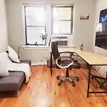 Entire Apartment In Heart Of Lincoln Park & Lake Sea And Beach