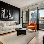 Boulevard Stays 5 Mins To Riverwalk & Mag Mile 03