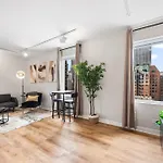 Hancock Lookout|Steps To Beach&Transit, Chi Views