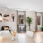 Hancock Lookout|Steps To Beach&Transit, Chi Views