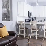 Shared, Spacious Condo Near Uchicago And Obama Center