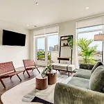 Luxurious 3Bd Penthouse L Private Patio L Gym L Stunning Rooftop