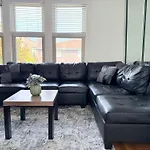 Free Parking! Private Rooftop! 3Bd Near Downtown!