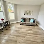 Beautiful Home Near Downtwon - Free Parking!