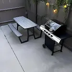 Stylish 2Bedroom Apartment W Games & Free Parking