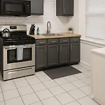 Radiant 2Br Apt Near Shops - Springfield 04-2