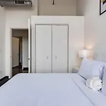 West Loop - City Views With In & Out Parking 4