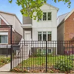 Gated Family Home With Chefs Kitchen