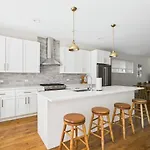 Gated Family Home With Chefs Kitchen