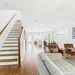 Gated Family Home With Chefs Kitchen