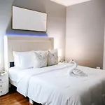 2Br • Sleeps7 • Coffee Station • Backyard W/ Grill