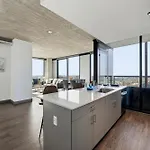 2Br Designer Loft Modern Luxe In City Center