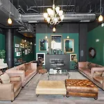 Business Ready 2Br Apartment In South Loop With Skyline View, Optional Parking & Gym Access Close To Mccormick, Downtown & Cta