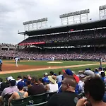 The Wrigleyville Vip-200 Steps From Wrigley Field Apartment *