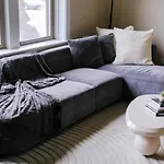 Sleeps 22 • Modern Multi-Unit • Gym • Workspaces