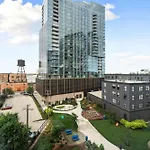 Envitae Hotel 4Br Modern Sleek Apartment
