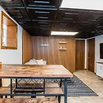 Stylish Garden-Level 2Br: Quiet Neighborhood