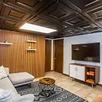 Stylish Garden-Level 2Br: Quiet Neighborhood