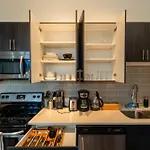 Mccormick Place Studio With Optional Parking And Sleeps Up To 4