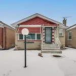 Commuter-friendly In Chicago's South Side *
