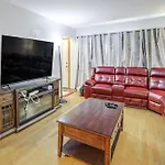 Commuter-Friendly Bungalow In Chicago\'S South Side