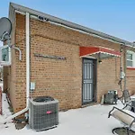 Commuter-friendly In Chicago's South Side Holiday home Chicago