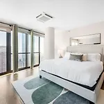 Downtown Penthouse 5Bd Views Parking, Gym, Pool