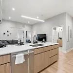 Edgewater With Free Parking Gym Modern Living