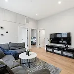 Edgewater With Free Parking Gym Modern Living Chicago