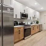 Modern 3br Near United Center Chicago
