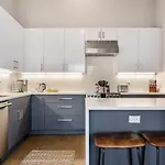 Downtown Penthouse 5bd Views Parking Gym Chicago