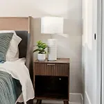Edgewater With Free Parking Gym Modern Living Chicago
