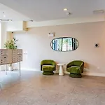 Apartment Edgewater With Free Parking Gym Modern Living