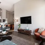Downtown Penthouse 5bd Views Parking Gym Apartment Chicago