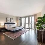 Downtown Penthouse 5bd Views Parking Gym * Chicago