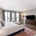 Downtown Penthouse 5bd Views Parking Gym Apartment Chicago