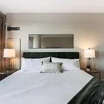 Downtown Penthouse 5bd Views Parking Gym Chicago