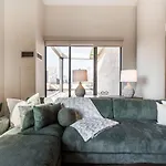 Downtown Penthouse 5bd Views Parking Gym Apartment *