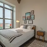 Cozy 2br South Loop With Optional Parking And Gym Near Mccormick Place, Public Transit & Hotspots Apartment