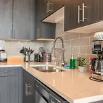 Cozy 2br South Loop With Optional Parking And Gym Near Mccormick Place, Public Transit & Hotspots *